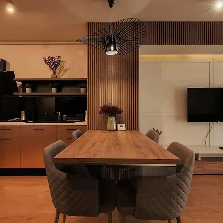 Nest Silhouette Apartment *