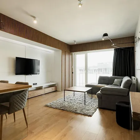 Nest Silhouette Daire